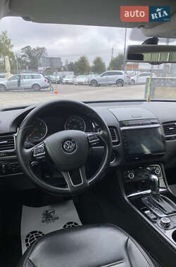 Внедорожник / Кроссовер Volkswagen Touareg 2012 в 