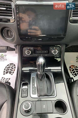 Внедорожник / Кроссовер Volkswagen Touareg 2012 в 