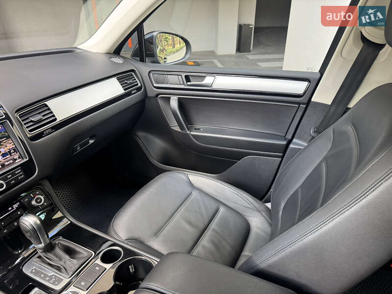 Внедорожник / Кроссовер Volkswagen Touareg 2015 в Киеве фото 33 Внедорожник / Кроссовер Volkswagen Touareg 2015 в Киеве