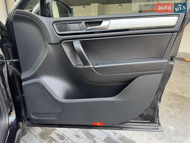 Внедорожник / Кроссовер Volkswagen Touareg 2015 в Киеве фото 49 Внедорожник / Кроссовер Volkswagen Touareg 2015 в Киеве