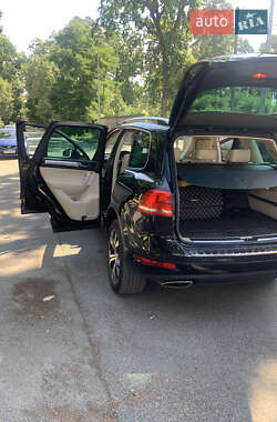 Внедорожник / Кроссовер Volkswagen Touareg 2012 в 