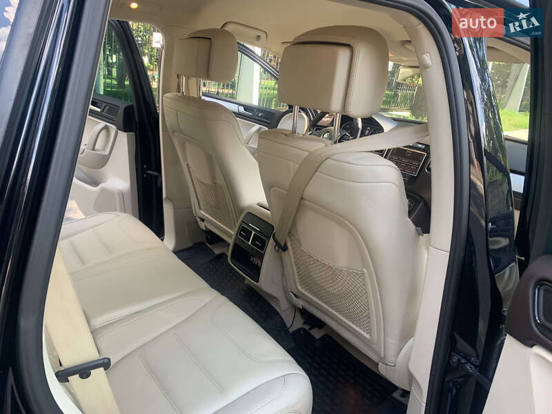 Внедорожник / Кроссовер Volkswagen Touareg 2012 в Киеве