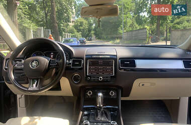Внедорожник / Кроссовер Volkswagen Touareg 2012 в 