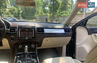 Внедорожник / Кроссовер Volkswagen Touareg 2012 в 