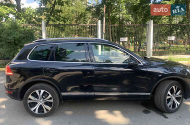 Внедорожник / Кроссовер Volkswagen Touareg 2012 в 