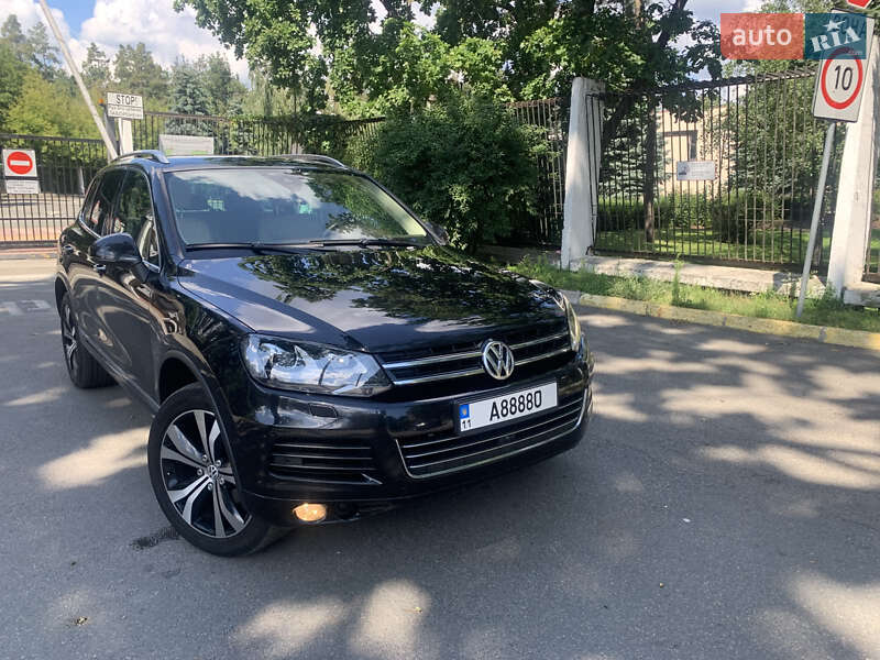 Внедорожник / Кроссовер Volkswagen Touareg 2012 в Киеве