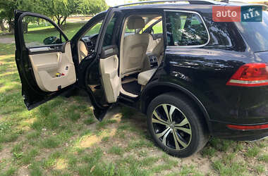 Внедорожник / Кроссовер Volkswagen Touareg 2012 в 