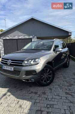 Внедорожник / Кроссовер Volkswagen Touareg 2011 в Александрие
