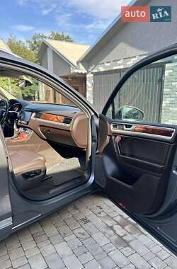 Внедорожник / Кроссовер Volkswagen Touareg 2011 в 