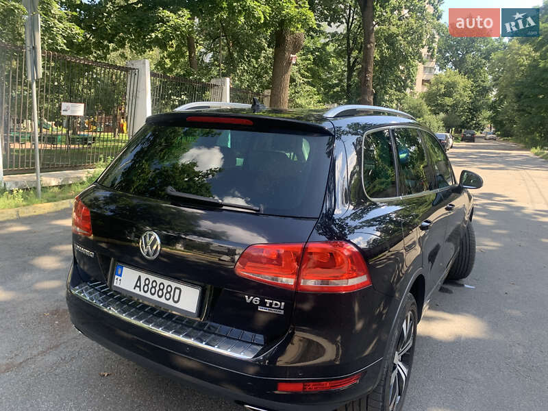 Внедорожник / Кроссовер Volkswagen Touareg 2012 в Киеве