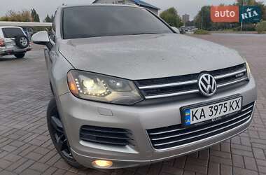 Позашляховик / Кросовер Volkswagen Touareg 2011 в Києві