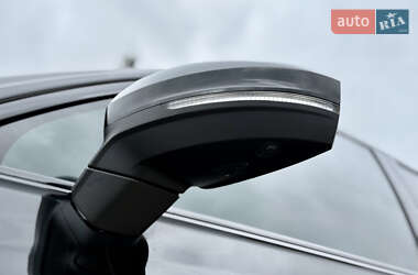 Внедорожник / Кроссовер Volkswagen Touareg 2022 в 