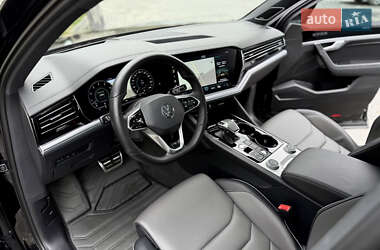 Внедорожник / Кроссовер Volkswagen Touareg 2022 в 