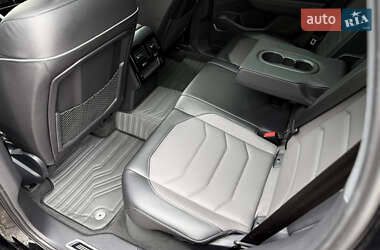 Внедорожник / Кроссовер Volkswagen Touareg 2022 в 