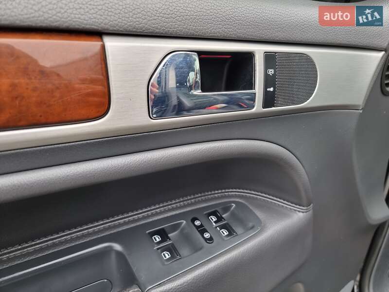 Внедорожник / Кроссовер Volkswagen Touareg 2009 в Виннице