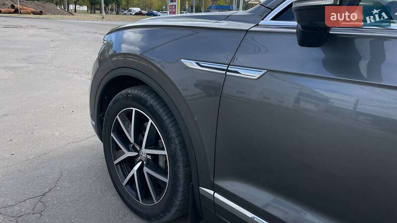 Позашляховик / Кросовер Volkswagen Touareg 2020 в Миколаєві