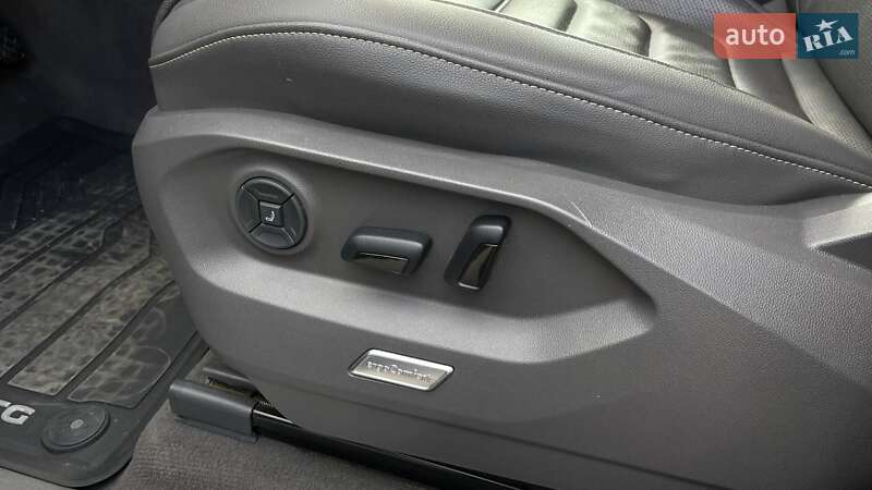 Позашляховик / Кросовер Volkswagen Touareg 2020 в Миколаєві