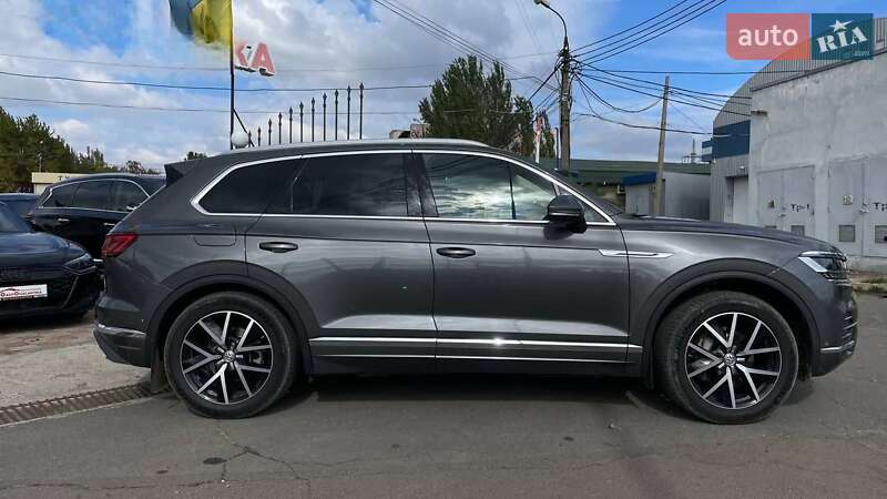 Позашляховик / Кросовер Volkswagen Touareg 2020 в Миколаєві