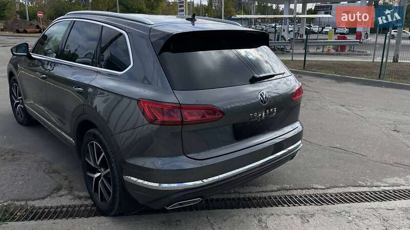 Позашляховик / Кросовер Volkswagen Touareg 2020 в Миколаєві