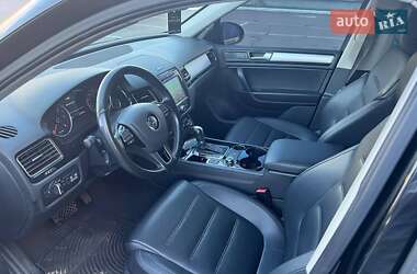 Внедорожник / Кроссовер Volkswagen Touareg 2011 в 