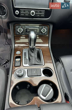 Внедорожник / Кроссовер Volkswagen Touareg 2015 в 