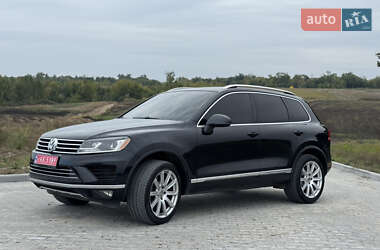 Внедорожник / Кроссовер Volkswagen Touareg 2015 в 