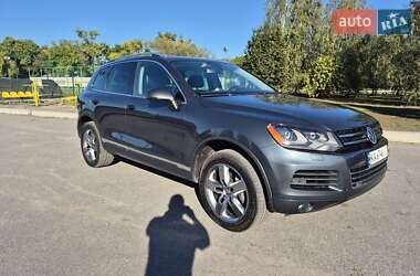 Внедорожник / Кроссовер Volkswagen Touareg 2011 в Александрие