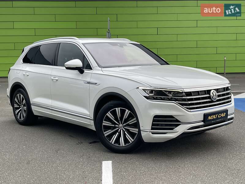 Позашляховик / Кросовер Volkswagen Touareg 2018 в Києві
