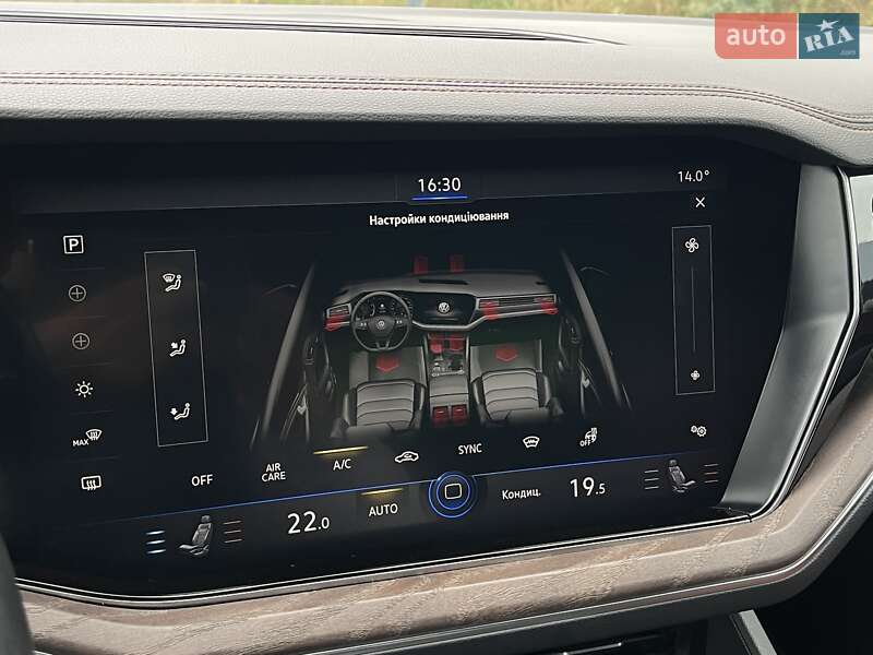 Позашляховик / Кросовер Volkswagen Touareg 2018 в Києві