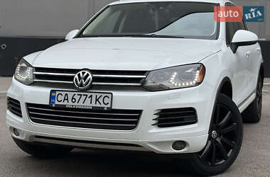 Внедорожник / Кроссовер Volkswagen Touareg 2012 в Киеве