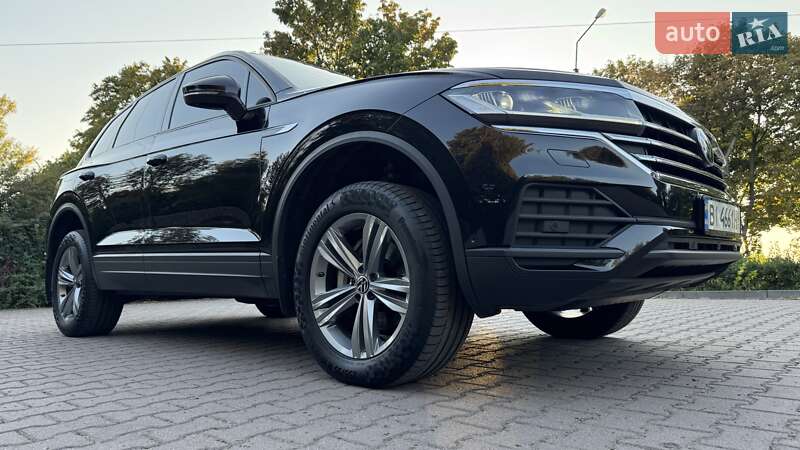 Позашляховик / Кросовер Volkswagen Touareg 2021 в Миргороді