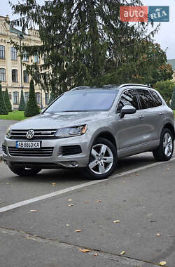 Внедорожник / Кроссовер Volkswagen Touareg 2013 в Киеве