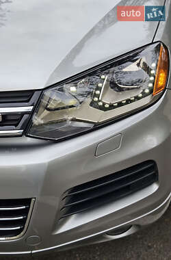 Внедорожник / Кроссовер Volkswagen Touareg 2013 в 