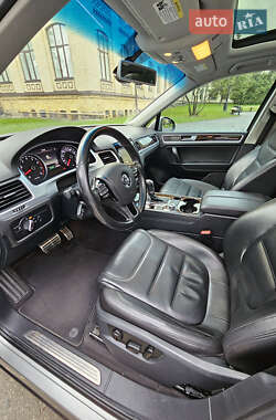 Внедорожник / Кроссовер Volkswagen Touareg 2013 в 