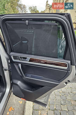 Внедорожник / Кроссовер Volkswagen Touareg 2013 в 