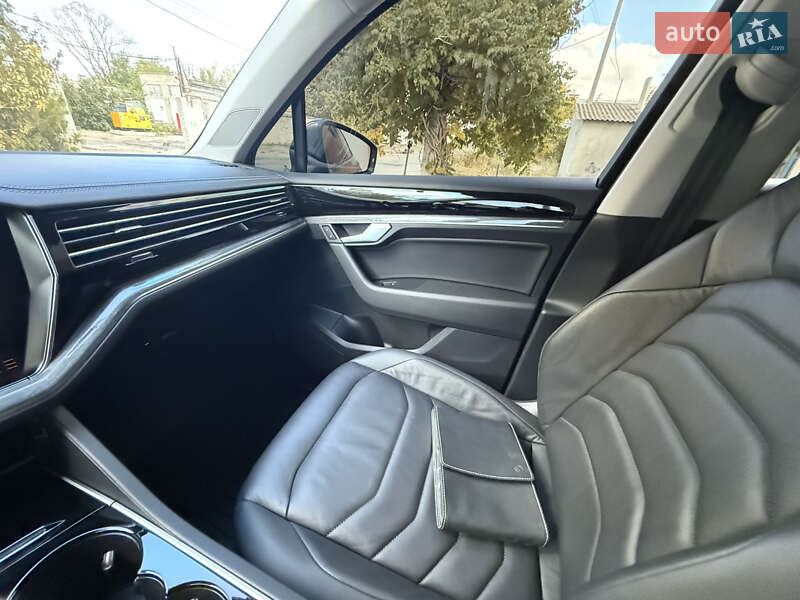 Позашляховик / Кросовер Volkswagen Touareg 2018 в Миколаєві фото 17 Позашляховик / Кросовер Volkswagen Touareg 2018 в Миколаєві