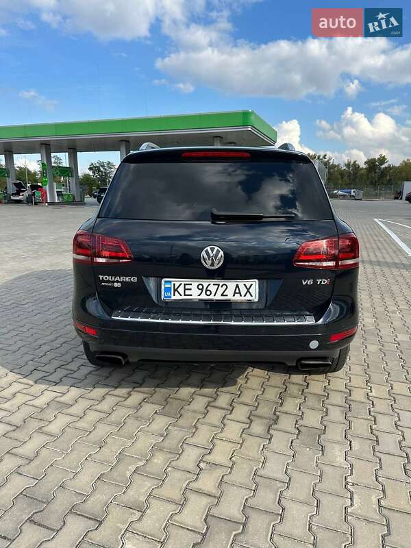 Внедорожник / Кроссовер Volkswagen Touareg 2014 в Днепре