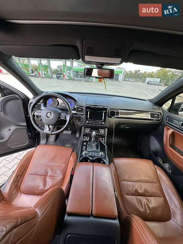 Внедорожник / Кроссовер Volkswagen Touareg 2014 в Днепре