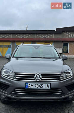 Внедорожник / Кроссовер Volkswagen Touareg 2015 в Житомире
