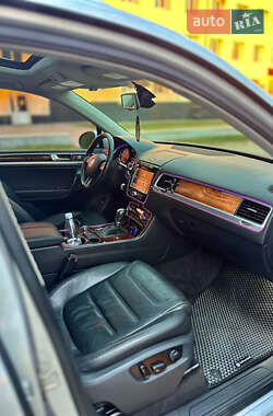Внедорожник / Кроссовер Volkswagen Touareg 2010 в 
