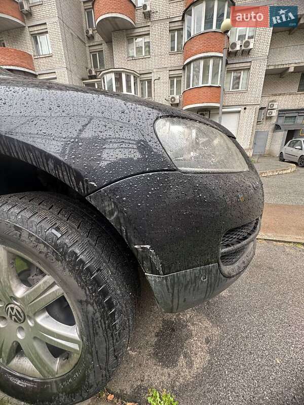 Внедорожник / Кроссовер Volkswagen Touareg 2005 в Киеве