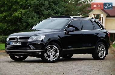 Внедорожник / Кроссовер Volkswagen Touareg 2014 в Сарнах