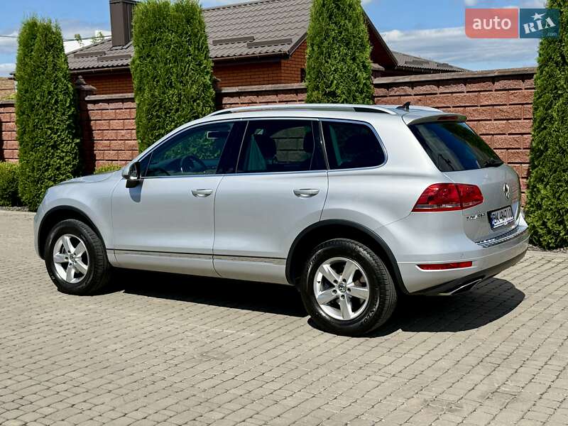 Внедорожник / Кроссовер Volkswagen Touareg 2013 в Ровно