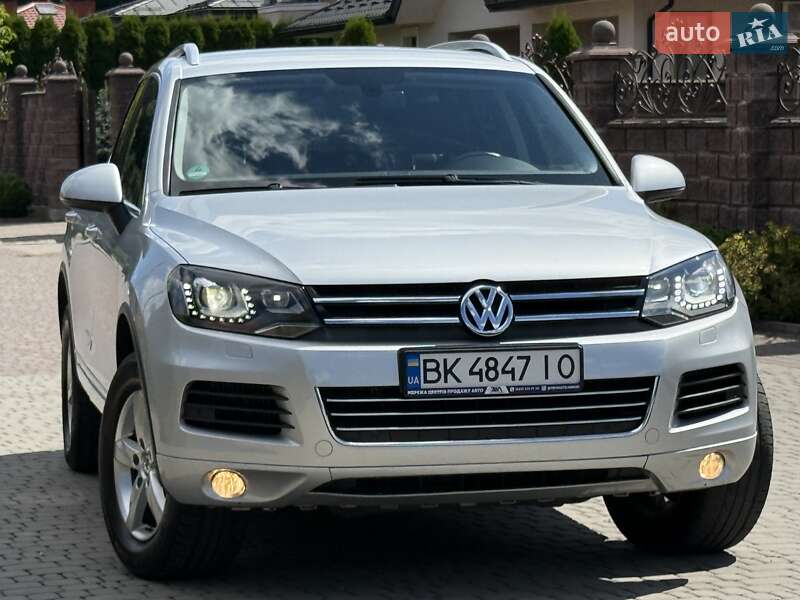 Внедорожник / Кроссовер Volkswagen Touareg 2013 в Ровно