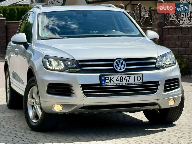 Внедорожник / Кроссовер Volkswagen Touareg 2013 в Ровно