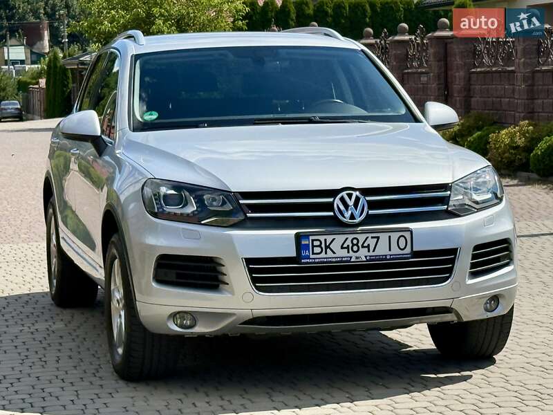 Внедорожник / Кроссовер Volkswagen Touareg 2013 в Ровно