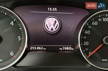 Внедорожник / Кроссовер Volkswagen Touareg 2010 в 