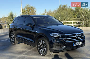 Внедорожник / Кроссовер Volkswagen Touareg 2021 в 