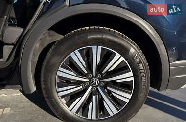 Внедорожник / Кроссовер Volkswagen Touareg 2021 в 