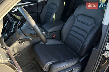 Внедорожник / Кроссовер Volkswagen Touareg 2021 в 